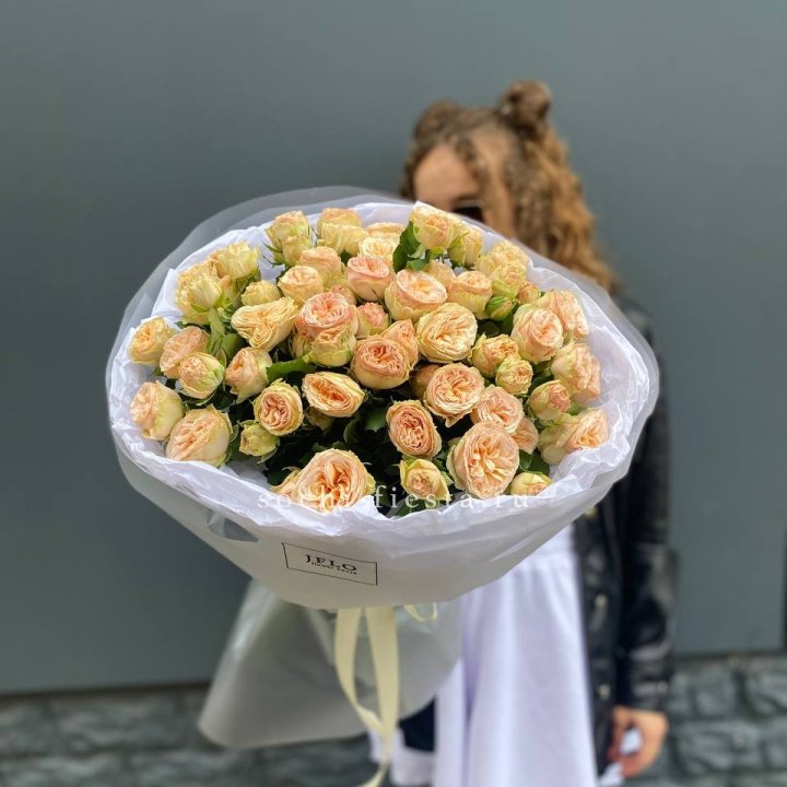 15 пионовидных роз в Новокузнецке