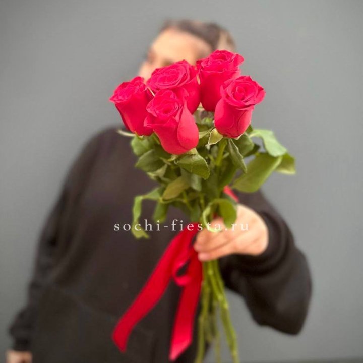 Букет 5 красных роз  в Новокузнецке