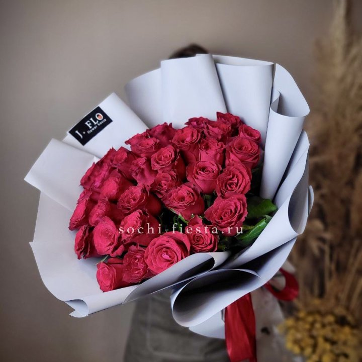 Красные розы 33 шт в Новокузнецке