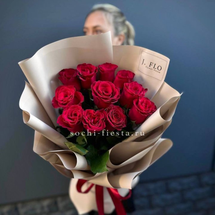 Букет красных роз "Наоми" в Новокузнецке