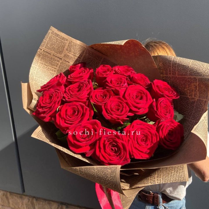 19 красных роз Леди Крафт в Новокузнецке
