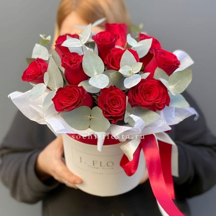 11 роз в шляпной коробке в Новокузнецке