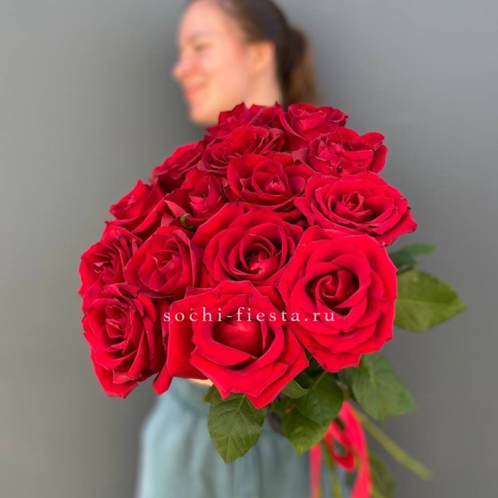 15 красных роз под ленту в Новокузнецке