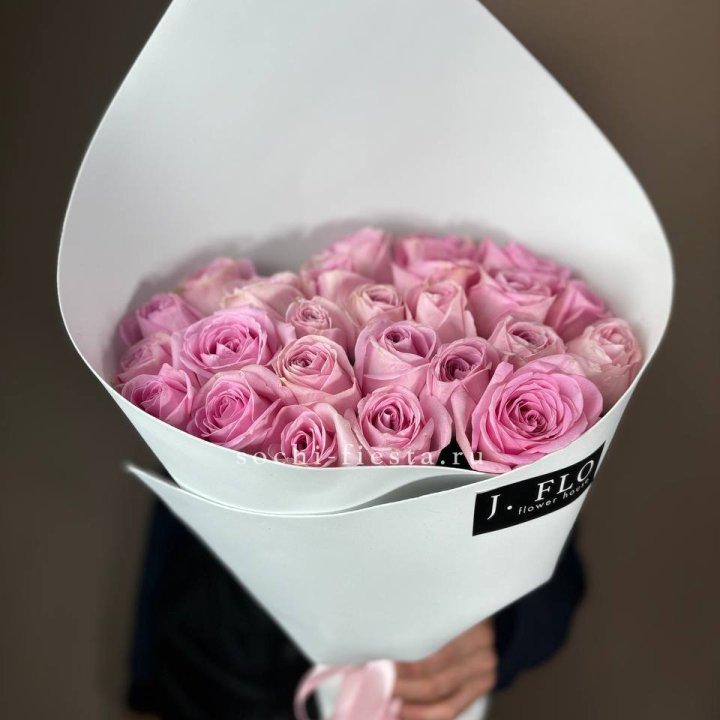 25 розовых роз в Новокузнецке
