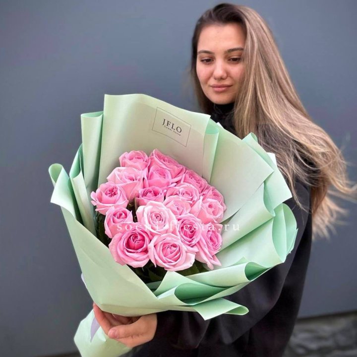 17 розовых роз в Новокузнецке