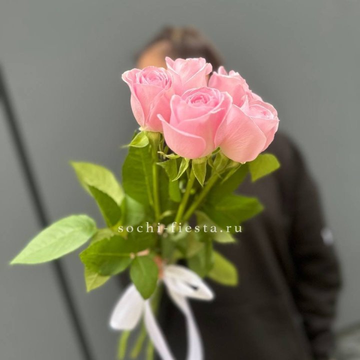Букет 5 розовых роз  в Новокузнецке