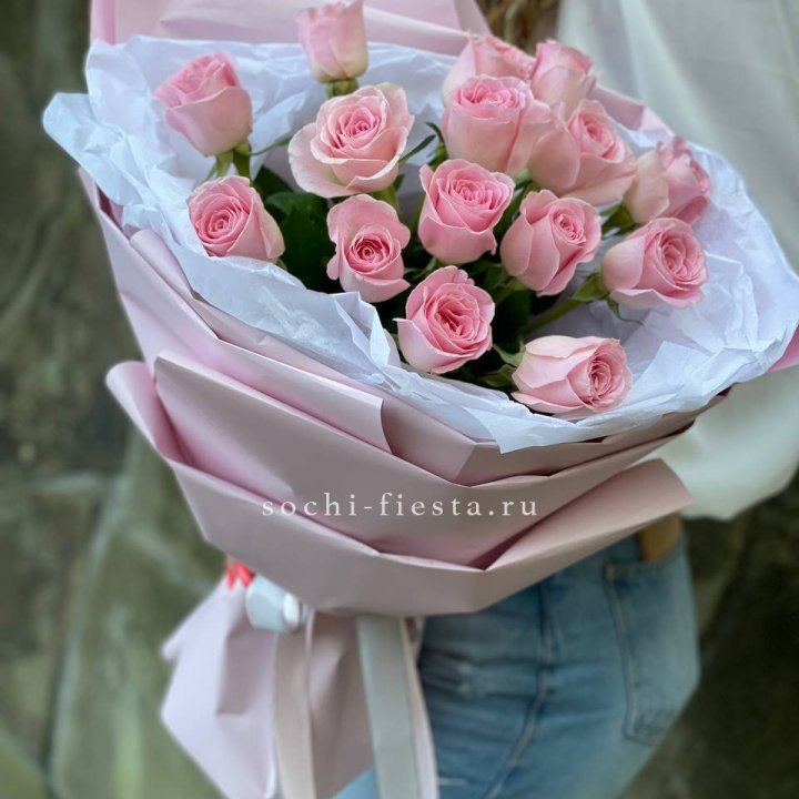 Розовые розы в авторском оформлении в Новокузнецке