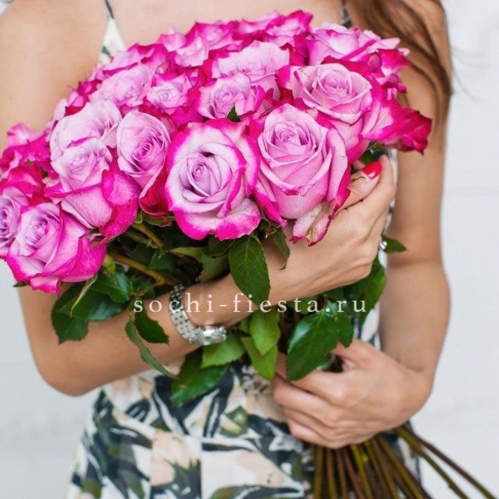 Букет высоких роз Ди перпел в Новокузнецке