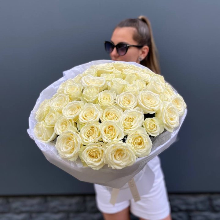 51 белая роза  в Новокузнецке