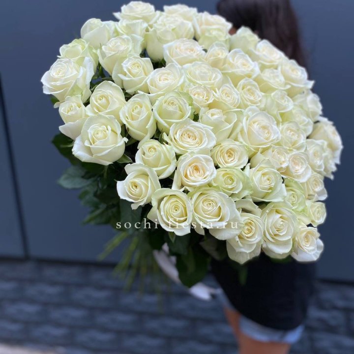51 белоснежная высокая роза в Новокузнецке