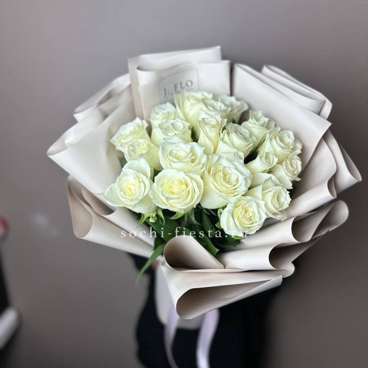 19 белых роз  в Новокузнецке