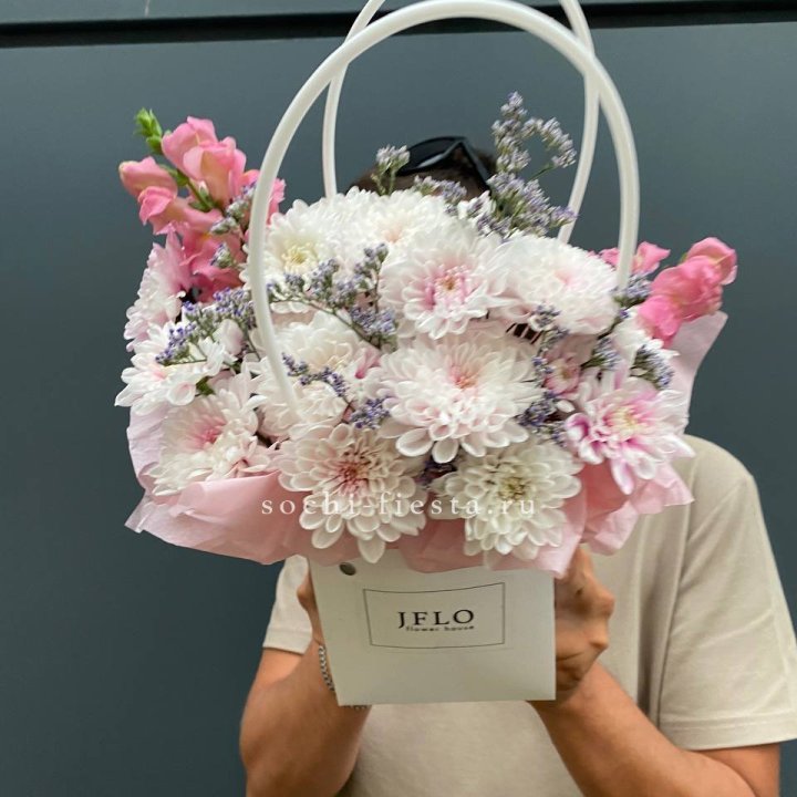 Сумочка из стойких цветов  в Новокузнецке