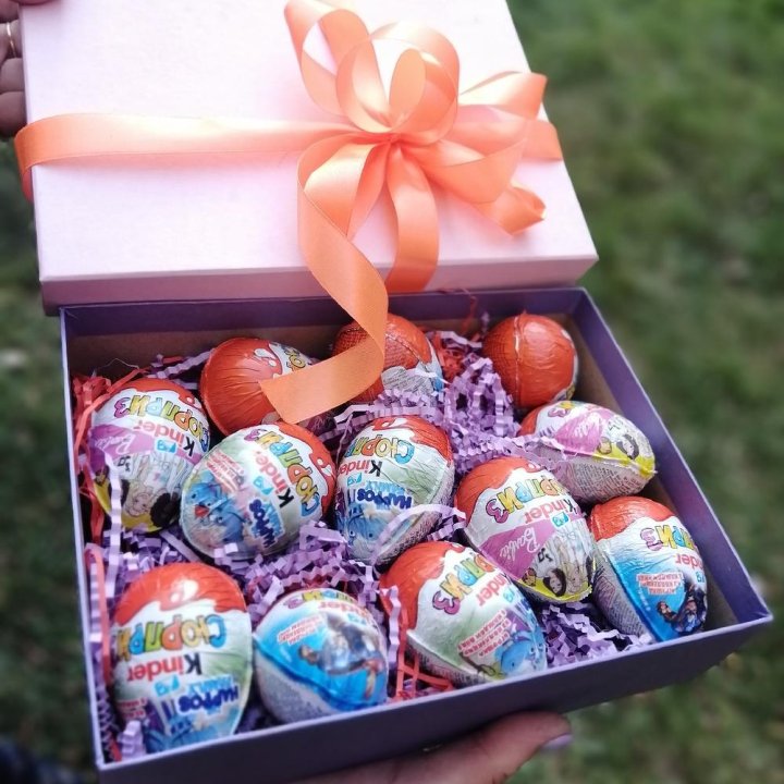 Коробка с киндерами в Новокузнецке