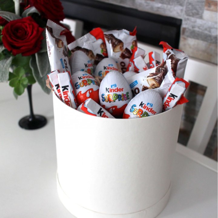 Коробка с киндерами  в Новокузнецке