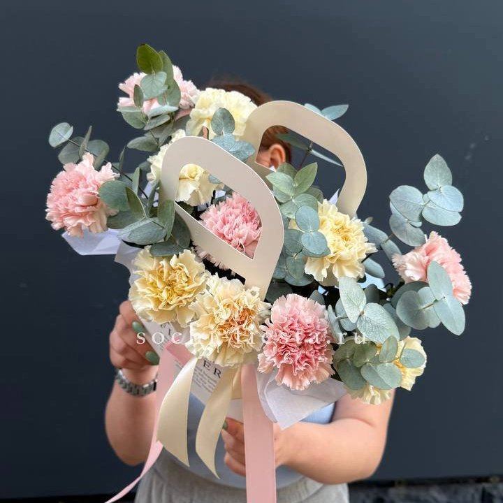 Сумочка из диантусов в Новокузнецке