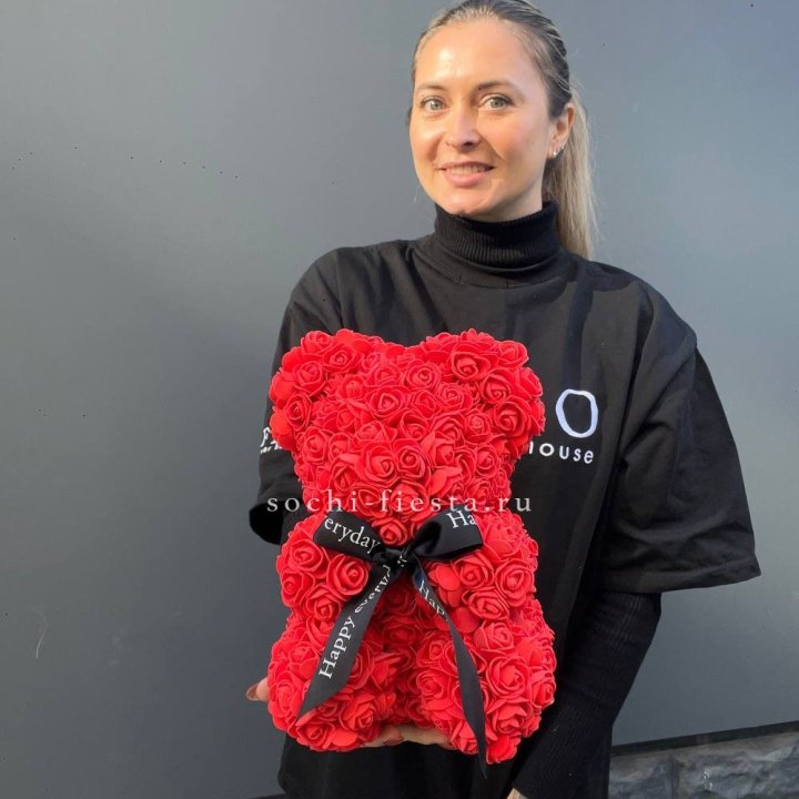 Медведь из роз красный в Новокузнецке