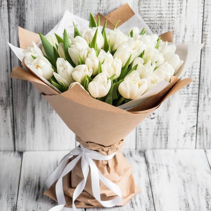 25 белых тюльпанов в Новокузнецке